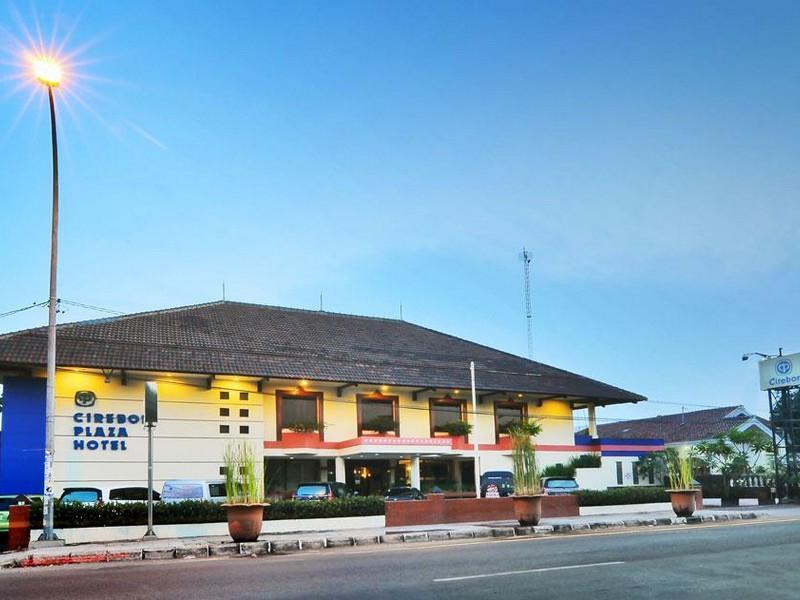 Hotel Cirebon Plaza Esterno foto