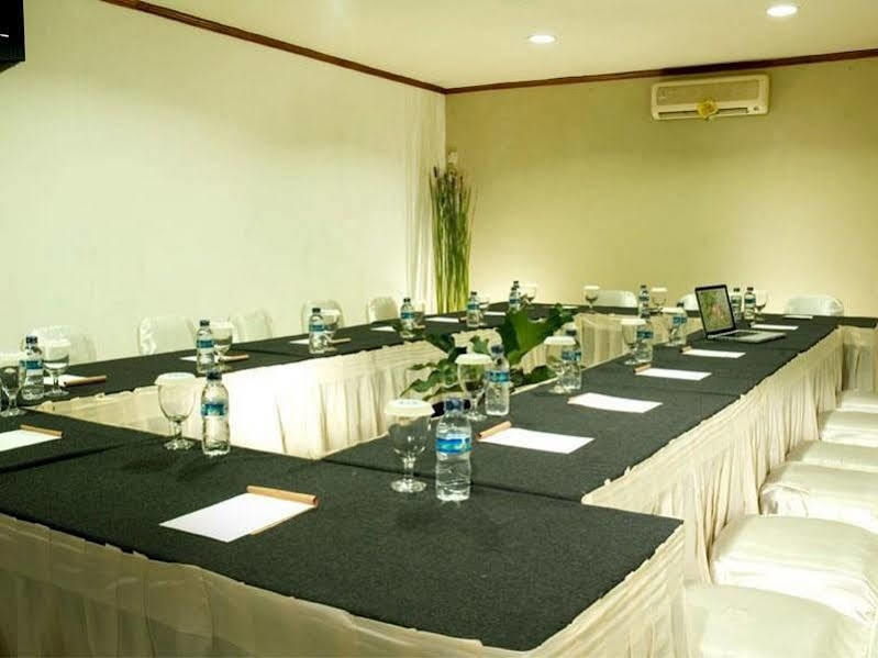 Hotel Cirebon Plaza Esterno foto